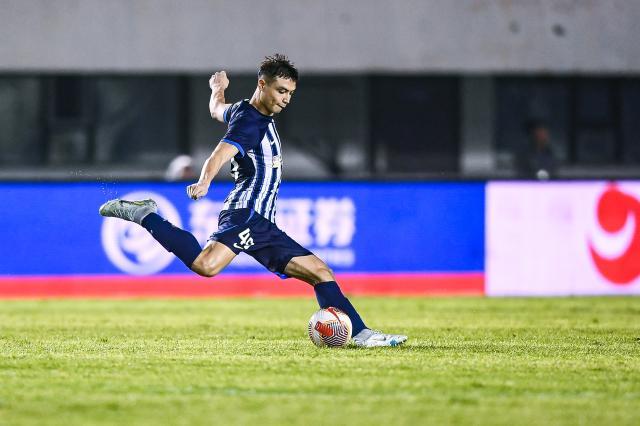 乐鱼电竞-海港苦追数月制造冬窗压哨标王 吾米提江昨夜抵沪