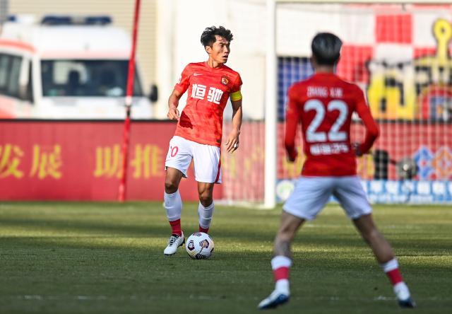 乐鱼电竞官网-两进两出三年六次变身 郑智是广州队唯一答案？