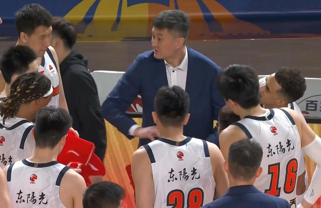乐鱼电竞官网-CBA最新消息！广东男篮球票滞销，张庆鹏帅位不稳，上海两将复出